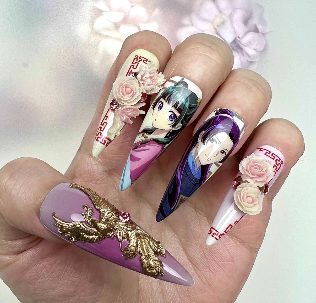 Inspiration pour la formule de 4 heures : personnages illustrés et fleurs en relief
